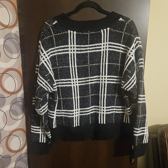 Crown & Ivy Black and White V-Neck Sweater - Picture 2 of 3